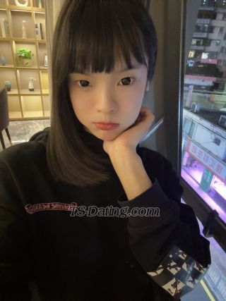 trans girl Aggie 0571682