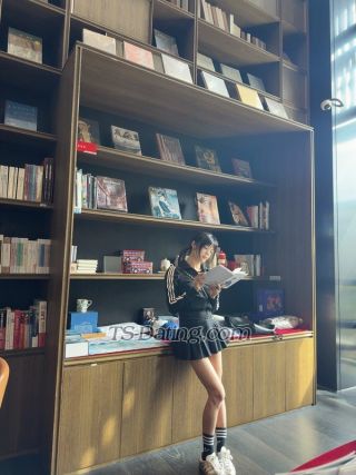 trans girl Aggie 0571815