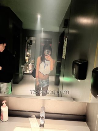 trans girl Aggie 0572110