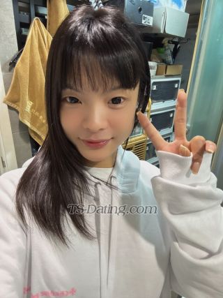 trans girl Aggie 2608801