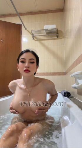 trans girl Amiraaira 5894915