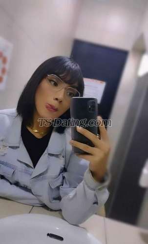 trans girl AriFlores 4330011 trans girl AriFlores 4330011