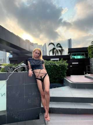 trans girl Carezy 1107575 trans girl Carezy 1107575