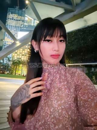 trans girl CreamiestCum 1030393