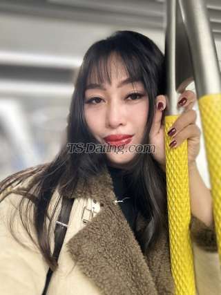 trans girl CreamiestCum 1400574