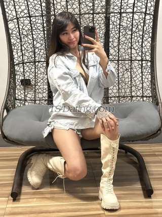 trans girl CreamiestCum 5819713