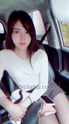 trans girl Flora020429 6937935