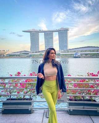 trans girl FoxyLara 0560140