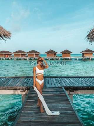 trans girl FoxyLara 0560185