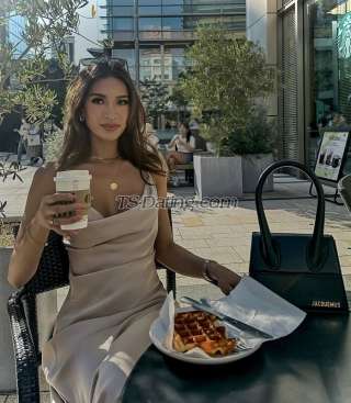 trans girl FoxyLara 5721642