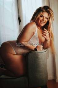 KhloeCovello Paris Transex Ciao! Mi chiamo Koko, sono una transex curvy portoghese con curve bellissime e morbide. Ho un bel viso, sono molto femminile e molto amichevole. Sono alta 1,60, ho 24 anni. Mi piacciono gli uomini discreti e gentiluomini di buon gusto che vogliono uscire un po' dalla routine e sperimentare una bellezza diversa. Rispondo in un appartamento di alto livello con tutti i comfort che meriti. Ti vedo!