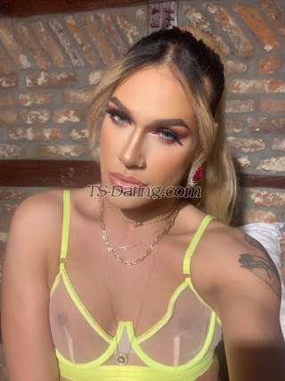 trans girl LexusXL 0061029 trans girl LexusXL 0061029