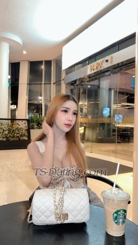 trans girl LillyBloosom 0746854