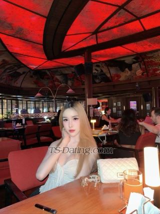 trans girl LillyBloosom 1534687