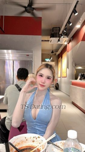 trans girl LillyBloosom 2408408