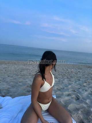 trans girl MayBelline 5609006 trans girl MayBelline 5609006