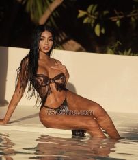 Melissa678 Marbella Transex Espero que te guste lo que ves, soy Melania, trans latina
morenita y sensual. 

Soy una chica muy atractiva y
me encanta usar mi feminidad para provocar el deseo en los
hombres más exigentes.

Acabo de llegar a Ibiza y
estoy ofreciendo mi compañía como escort transexual
independiente en Playa den Bossa.

Soy pequeñita
pero con unas proporciones espectaculares, bajita, delgada
pero con unas grandes tetas redonditas y un culazo que
querrás tocar constantemente.

Colombiana cariñosa
y muy fogosa en la cama, me encanta el sexo en todas sus
formas, podemos hacerlo como tu prefieras, soy pasiva y
activa, una acompañante versátil con la que compartir el
sexo más placentero.
Follar es mi pasión, espero que
lo puedas comprobar.
Espero tu llamada para pasarlo
super bien y crear momentos mágicos llenos de fantasías
eróticas que cumpliremos juntos.