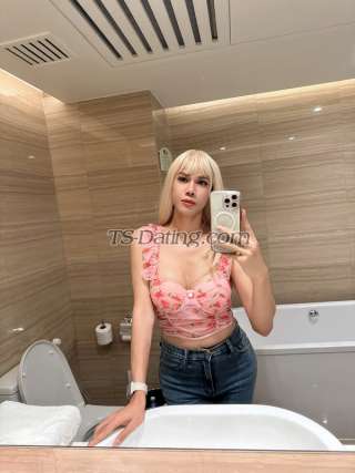 trans girl Oil6549 4779735 trans girl Oil6549 4779735