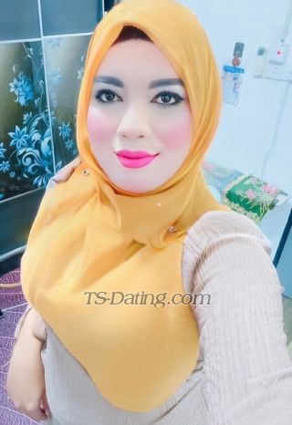 trans girl QistinaSalmi 0051365