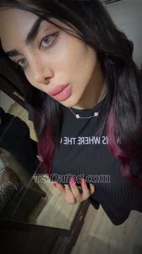 trans girl QueenNaya 9518508