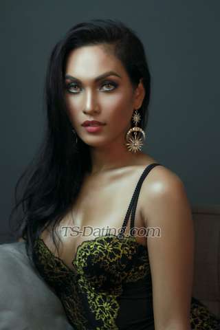 trans girl Quratu 2413051 trans girl Quratu 2413051