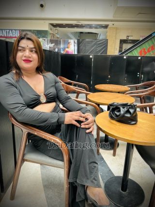 trans girl Rihanasingh 1687503