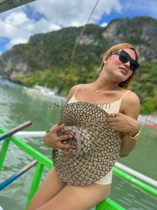 trans girl Shinevanderh 9894060