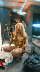 Tisay Central Transex Soy una cautivadora mezcla de encanto filipino y encanto australiano: divertida, alegre e irresistiblemente hermosa. Me encanta tomar las riendas y dejar volar mi lado salvaje en la cama, haciendo que cada momento sea memorable. Segura y dominante, disfruto ser la que manda y mantener la energía alta. Puedo mantener conversaciones estimulantes y me encanta conectar a un nivel más profundo. No se aceptan hombres ingenuos: valoro la inteligencia y el ingenio, y solo me conformo con encuentros seguros e higiénicos. La higiene es mi máxima prioridad, asegurándome de que cada experiencia sea emocionante y segura. Si estás listo para disfrutar de una noche de diversión, pasión y placer desenfrenado, estoy aquí para hacerla inolvidable.