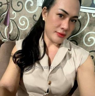 trans girl Tsririraja 0100581