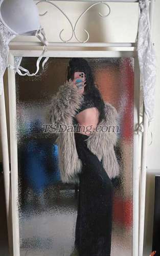 trans girl Urcherrybby 0910120