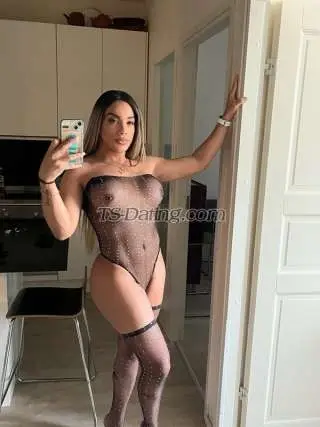 Shemale VALENTINAGUCI 2038481 Shemale VALENTINAGUCI 2038481