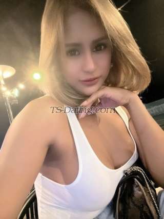 trans girl Versahugecock 2781868