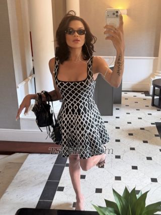 trans girl ZendaiaXXL 1728588